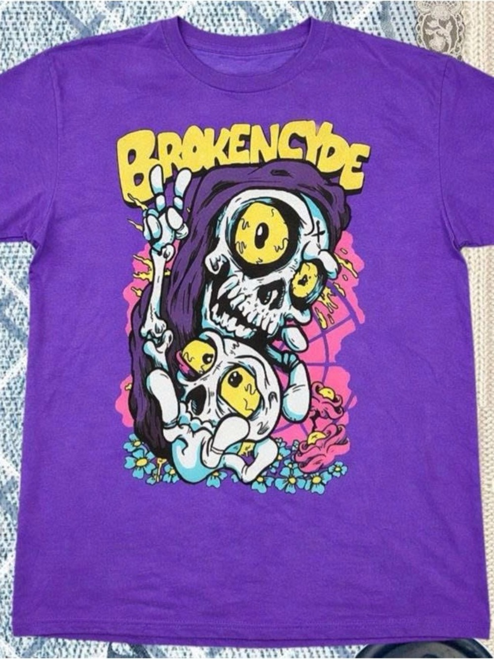 Broken Clyde' Graphic Tee in Purple